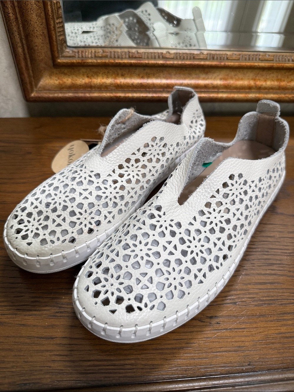Women's Yokono White Laser-Cut Slip-On Leather Shoes. Size 39-US 8-Made in Spain